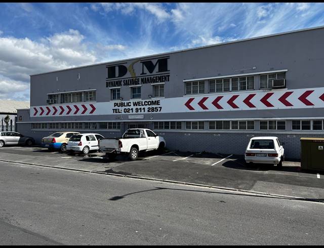 3,845M² WAREHOUSE FOR SALE IN PAROW EAST